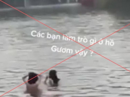 Chuyển động - Hình ảnh hai cô gái cởi áo, tắm ở hồ Gươm là cắt ghép