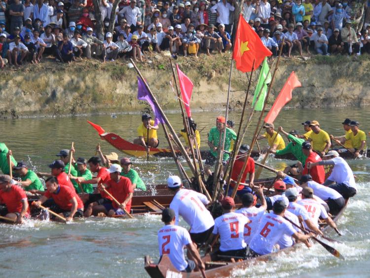 Hấp dẫn giải đua trải truyền thống làng Dương Nỗ