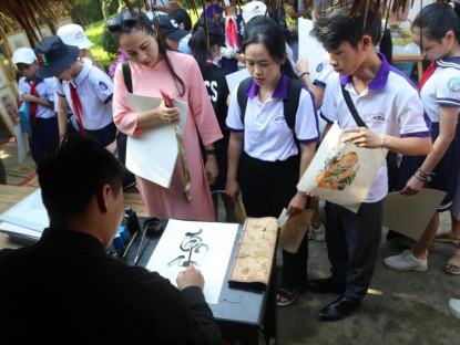 Lễ hội - Nhiều hoạt động thú vị ở lễ hội làng Dương Nỗ