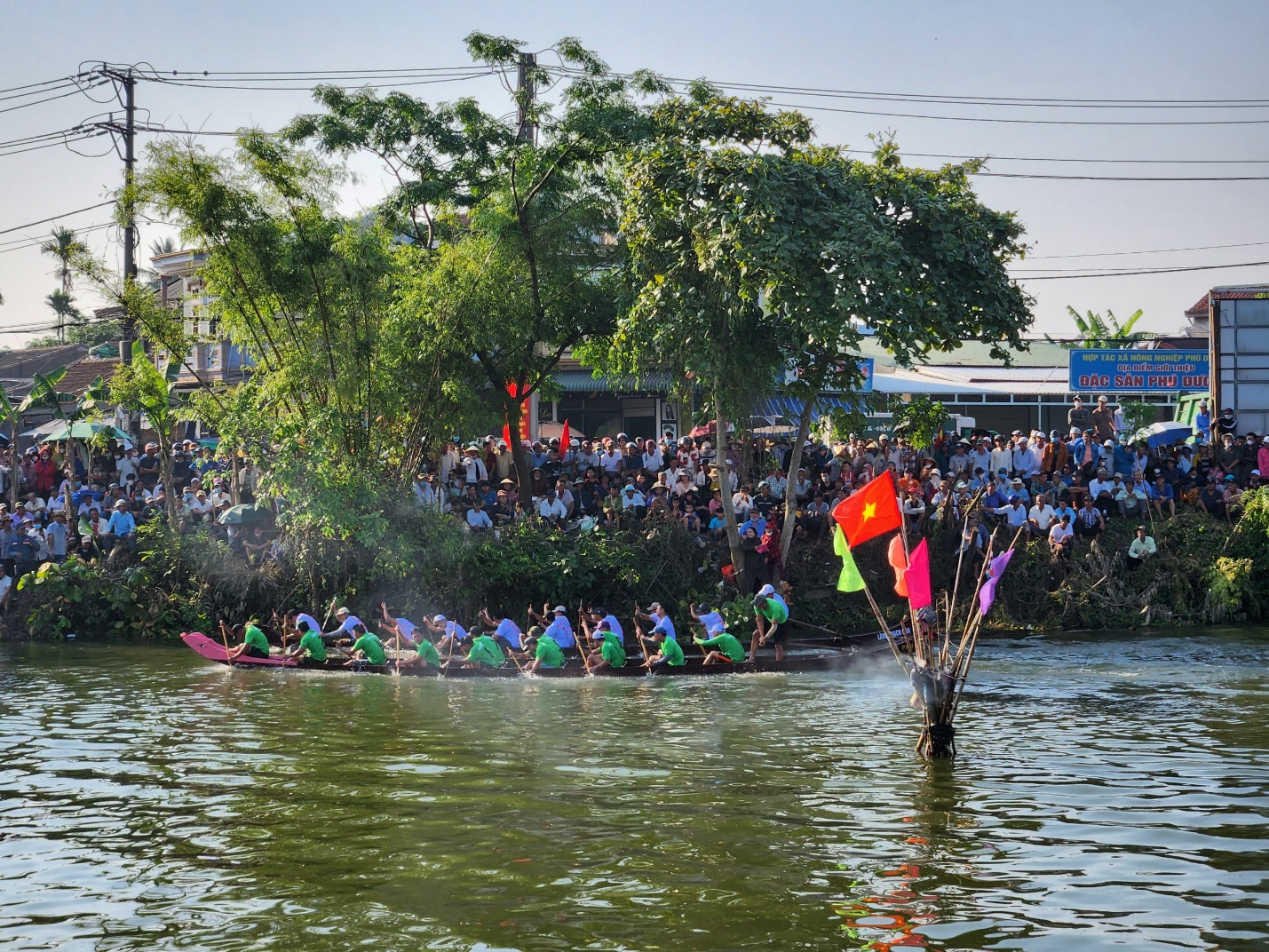 Hấp dẫn giải đua trải truyền thống làng Dương Nỗ - 8