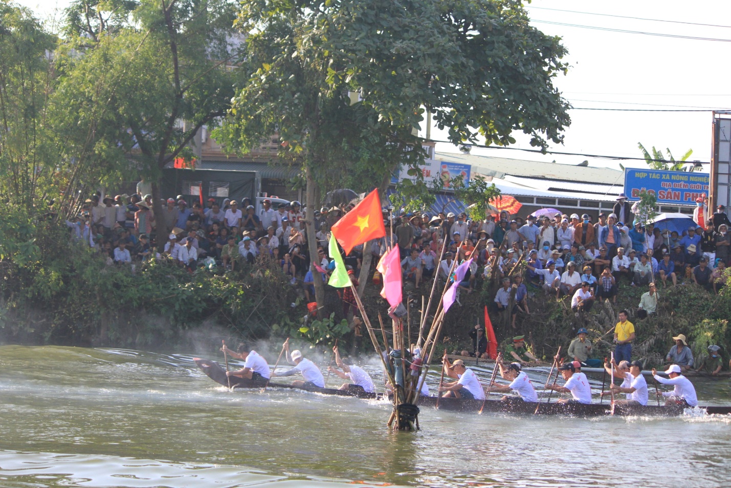 Hấp dẫn giải đua trải truyền thống làng Dương Nỗ - 7