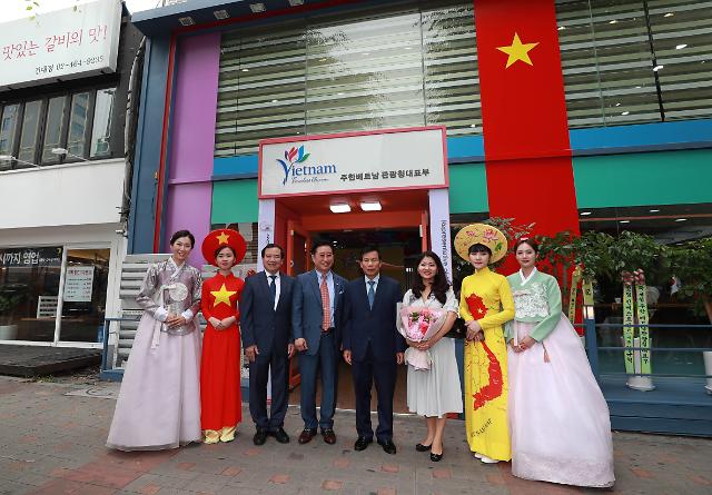 Thủ tướng yêu cầu nghiên cứu thành lập văn phòng xúc tiến du lịch Việt Nam ở nước ngoài - 1