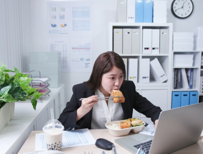  - Dân văn phòng trên khắp thế giới ăn trưa như thế nào?