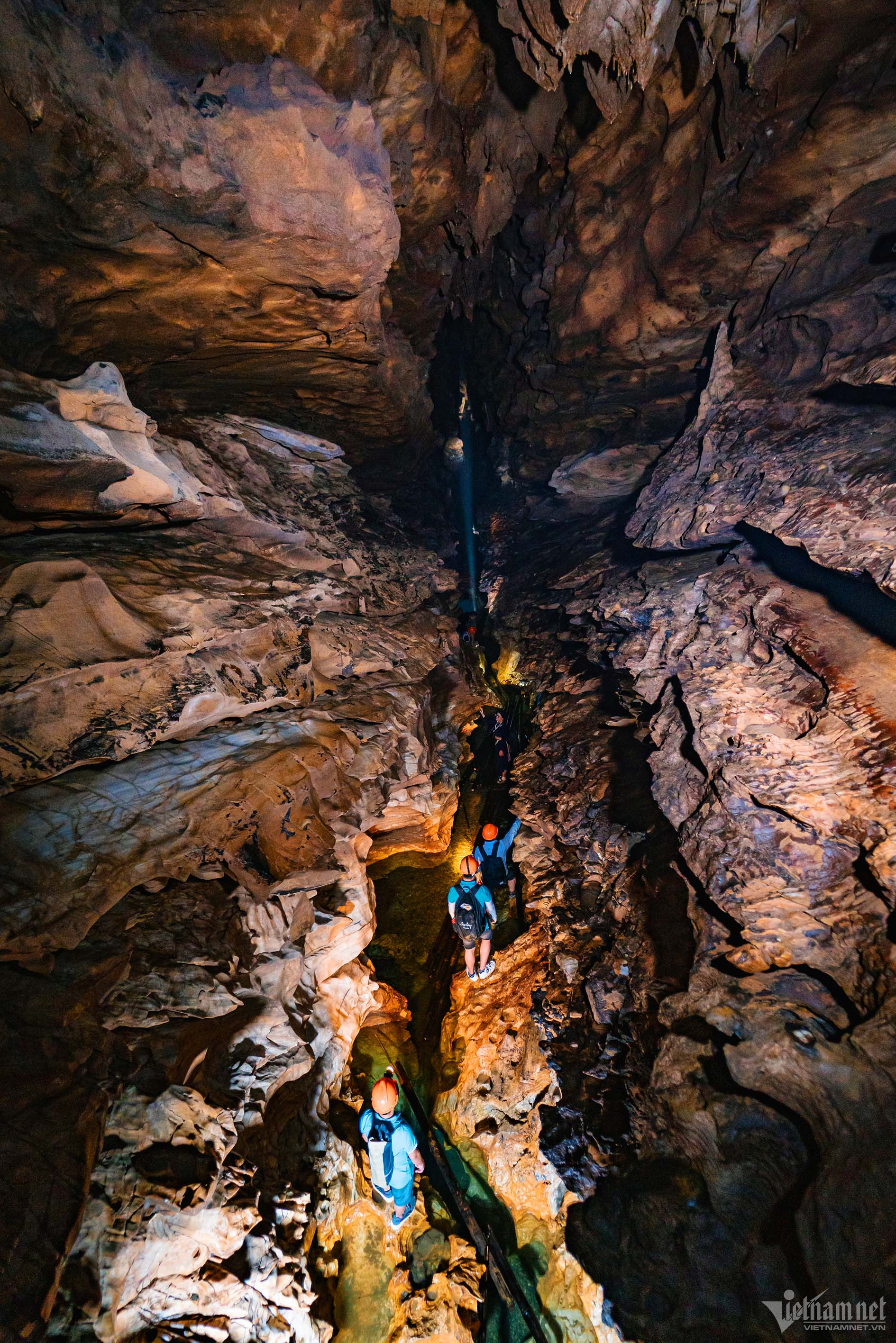 Ngắm nghìn thạch nhũ lạ mắt trong hang Bó Mỳ, điểm đến mới tuyệt đẹp ở Hà Giang - 4