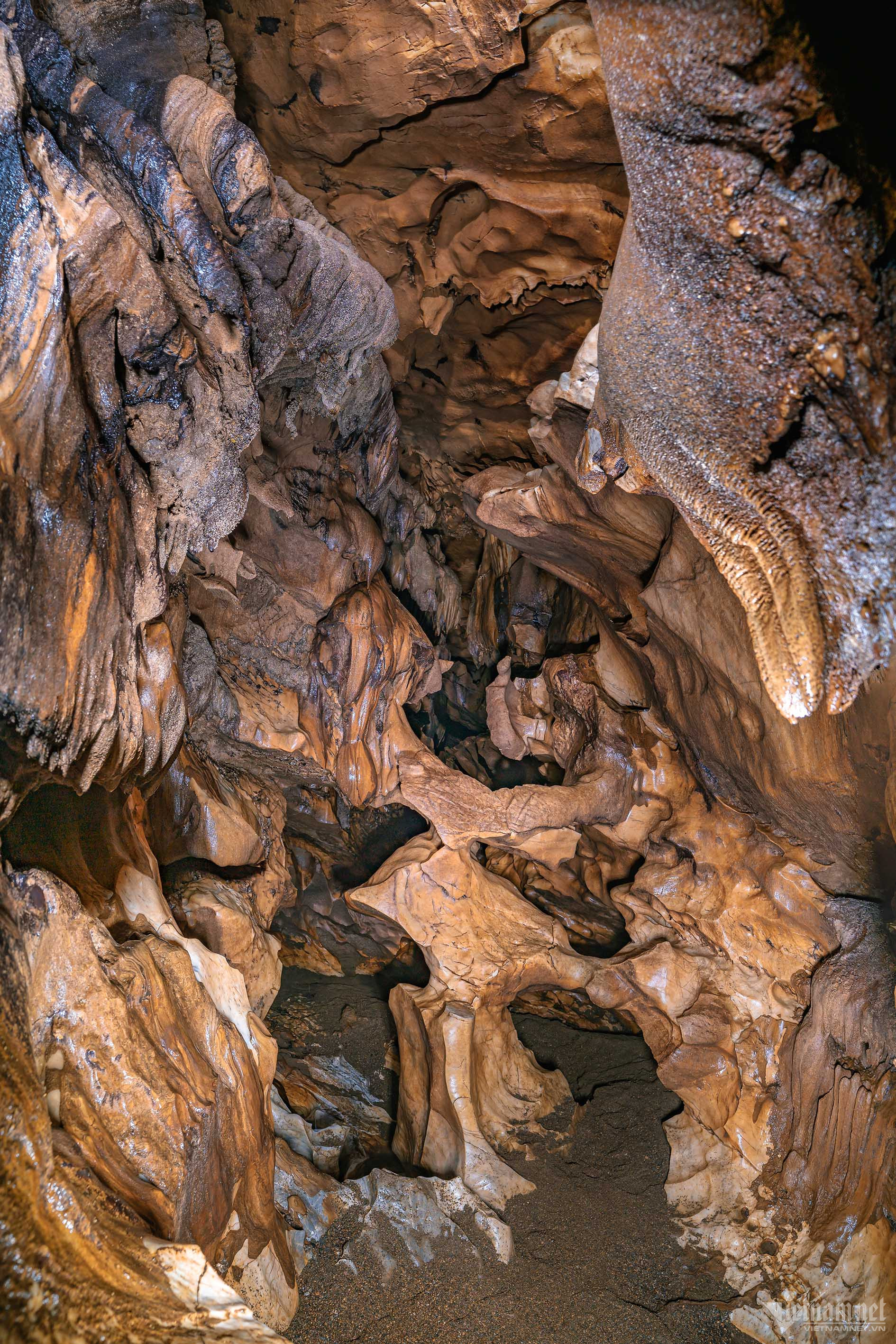 Ngắm nghìn thạch nhũ lạ mắt trong hang Bó Mỳ, điểm đến mới tuyệt đẹp ở Hà Giang - 5