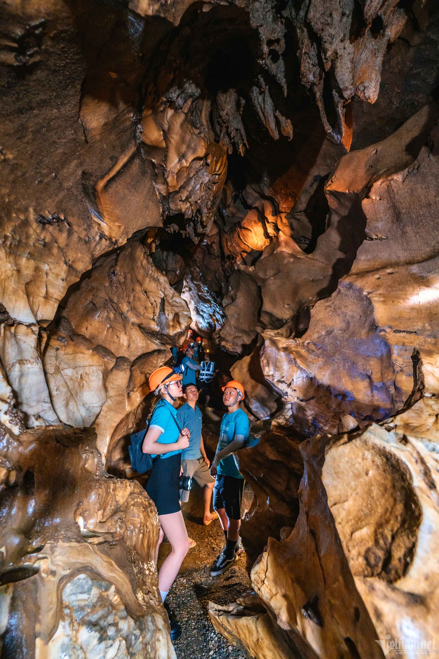 Ngắm nghìn thạch nhũ lạ mắt trong hang Bó Mỳ, điểm đến mới tuyệt đẹp ở Hà Giang - 7