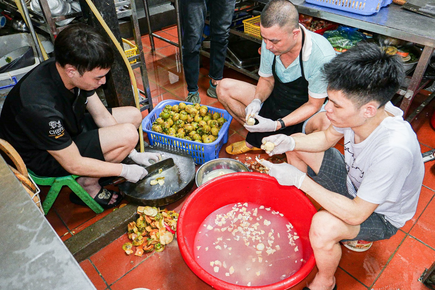 Đầu bếp 9x ở Hà Nội bán 400 suất gỏi gà măng cụt, thu trăm triệu mỗi ngày - 3