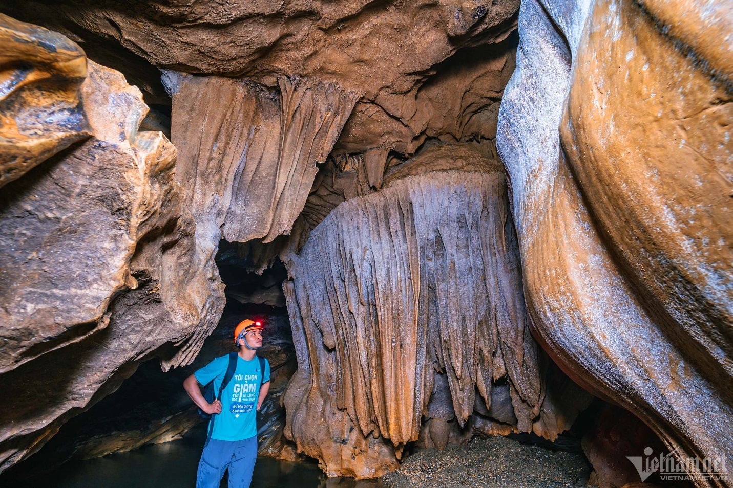 Ngắm nghìn thạch nhũ lạ mắt trong hang Bó Mỳ, điểm đến mới tuyệt đẹp ở Hà Giang - 9