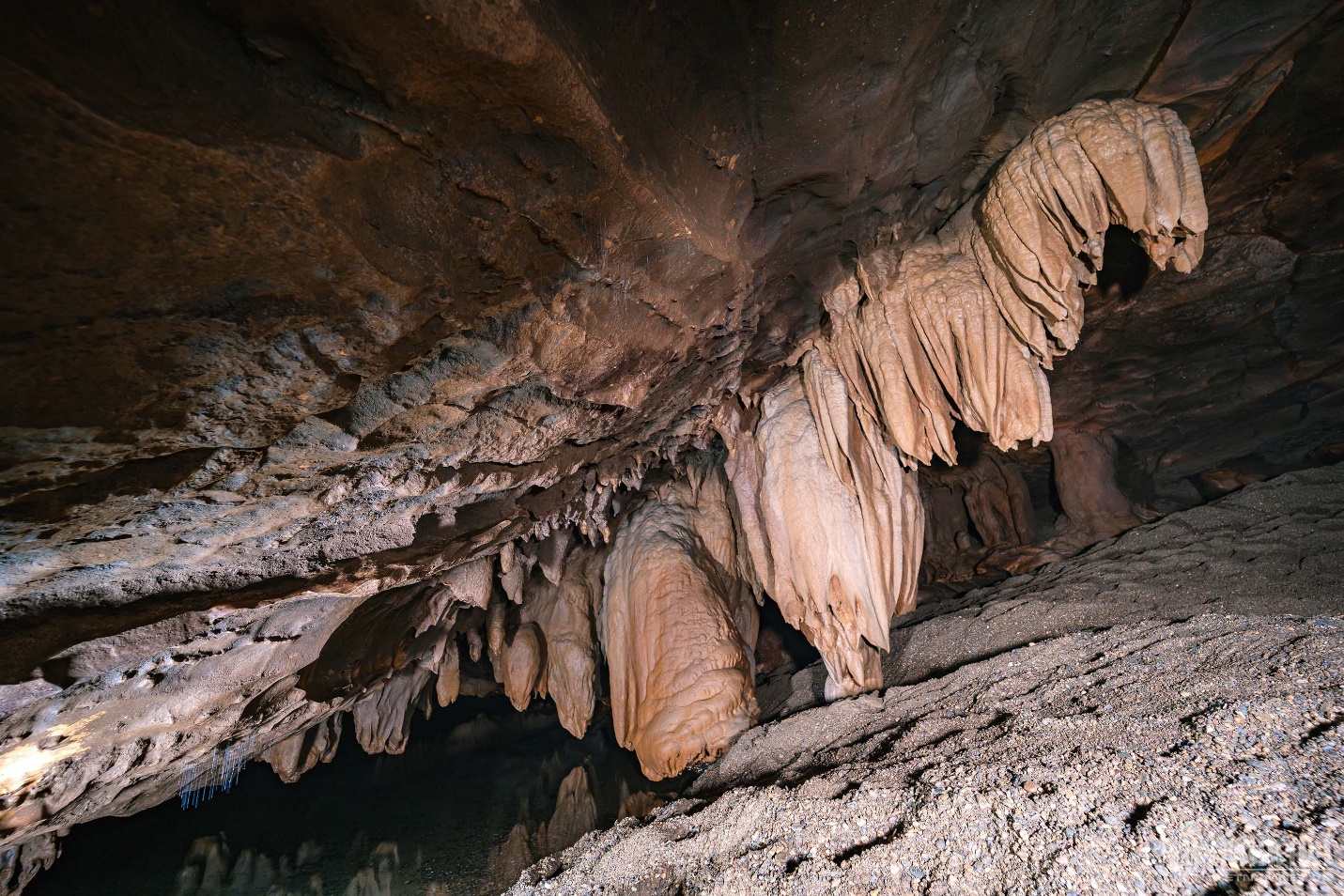 Ngắm nghìn thạch nhũ lạ mắt trong hang Bó Mỳ, điểm đến mới tuyệt đẹp ở Hà Giang - 10