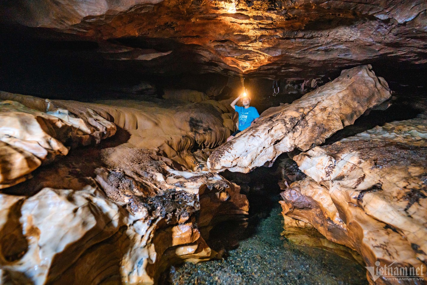 Ngắm nghìn thạch nhũ lạ mắt trong hang Bó Mỳ, điểm đến mới tuyệt đẹp ở Hà Giang - 11