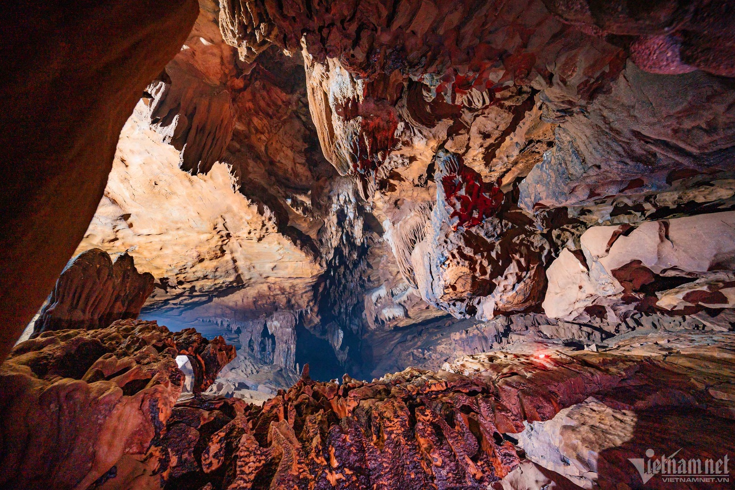 Ngắm nghìn thạch nhũ lạ mắt trong hang Bó Mỳ, điểm đến mới tuyệt đẹp ở Hà Giang - 12