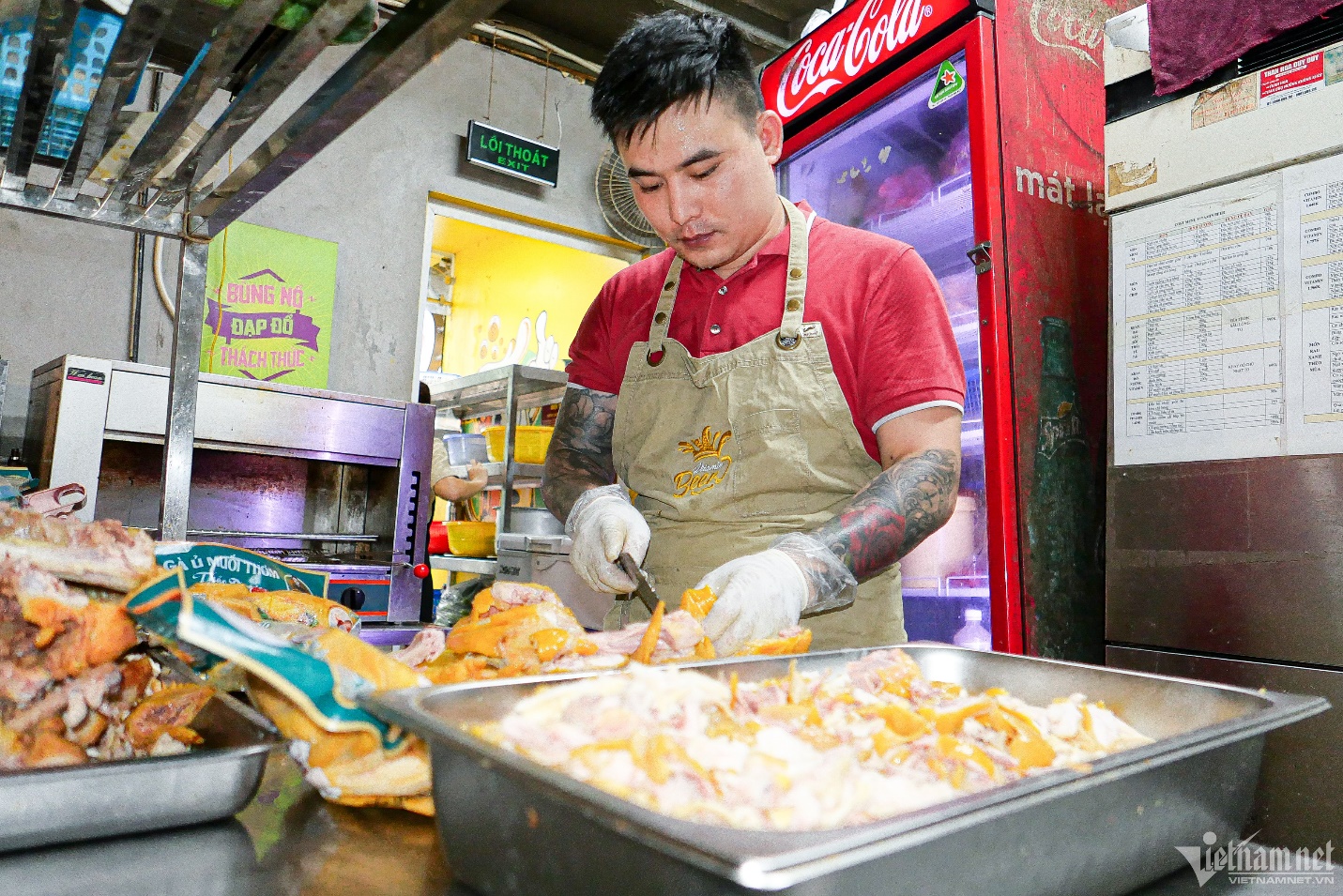 Đầu bếp 9x ở Hà Nội bán 400 suất gỏi gà măng cụt, thu trăm triệu mỗi ngày - 1