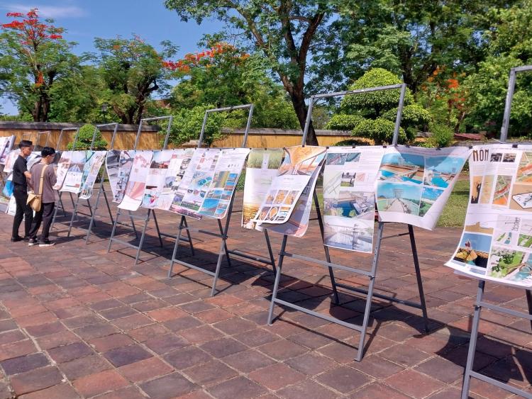 Trao giải cuộc thi ‘Ý tưởng thiết kế cầu đi bộ vượt qua Hộ Thành Hào nối Thượng thành’