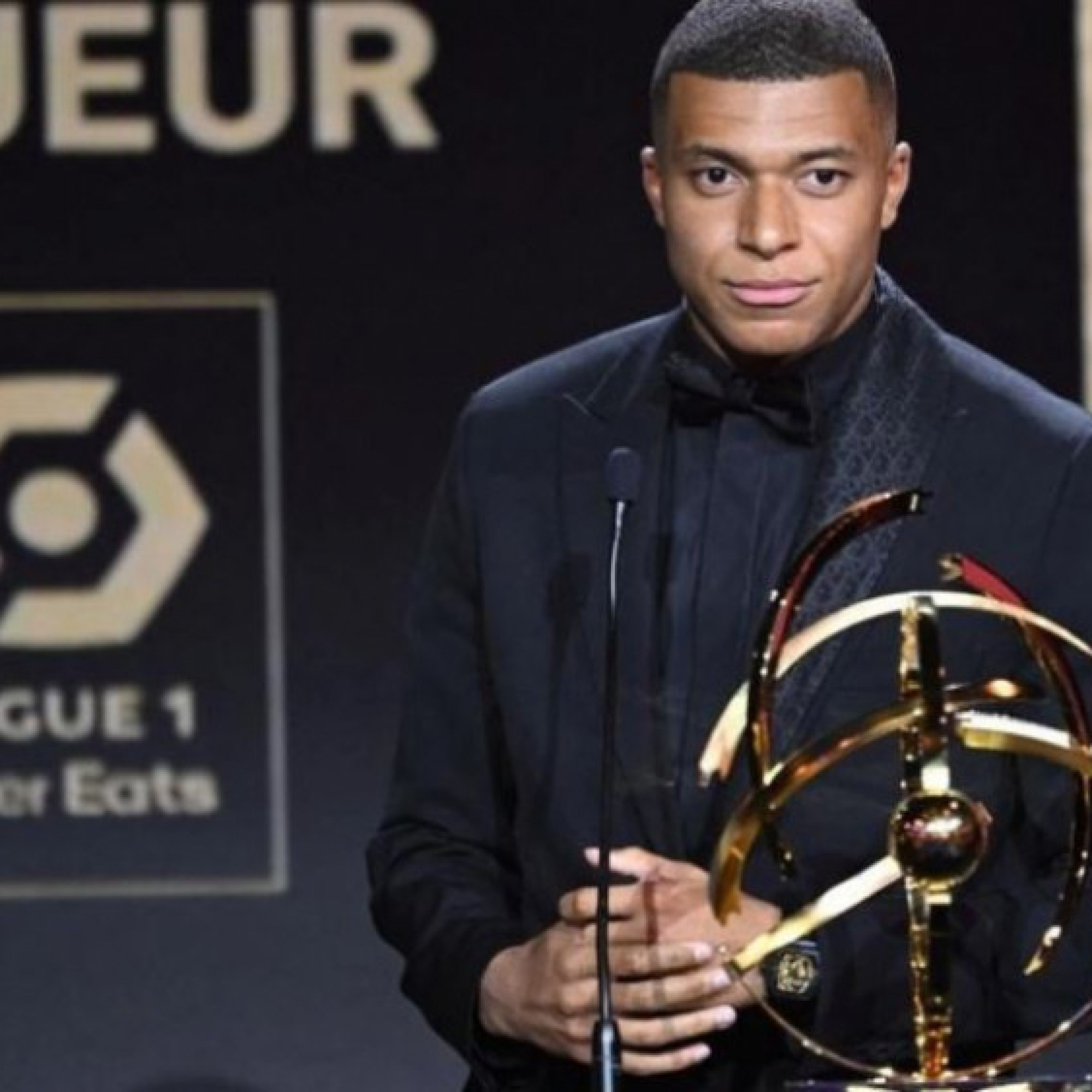  - [Podcast] Mbappe thắng Messi ẵm giải hay nhất Ligue 1, Neymar bỏ lễ ăn mừng vì mải đánh poker