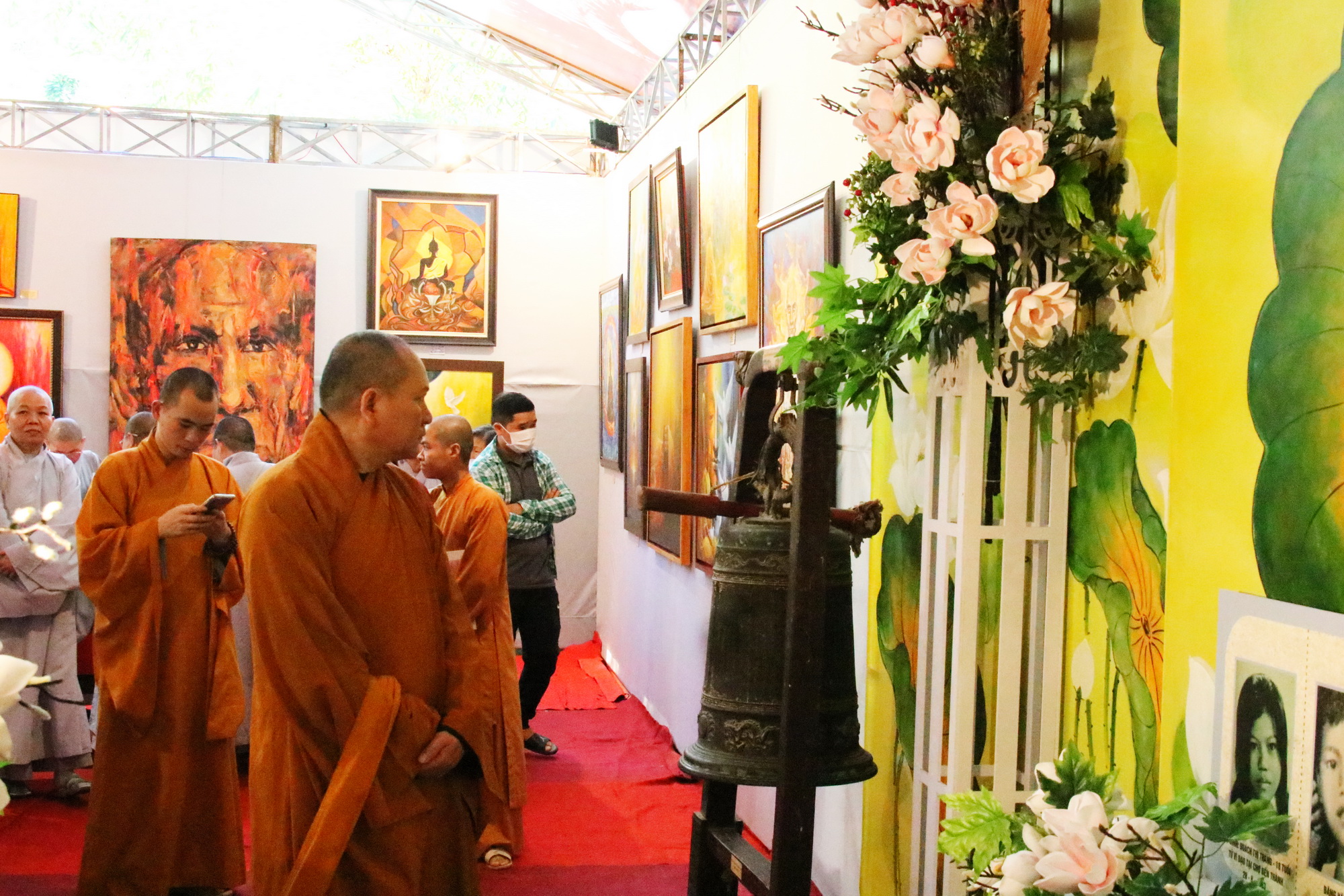 Tưởng nhớ Bồ tát Thích Quảng Đức qua triển lãm ảnh Phật giáo - 2