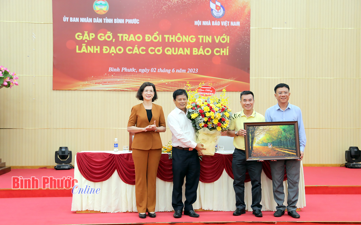 UBND tỉnh Bình Phước gặp gỡ, trao đổi thông tin với lãnh đạo các cơ quan báo chí - 17