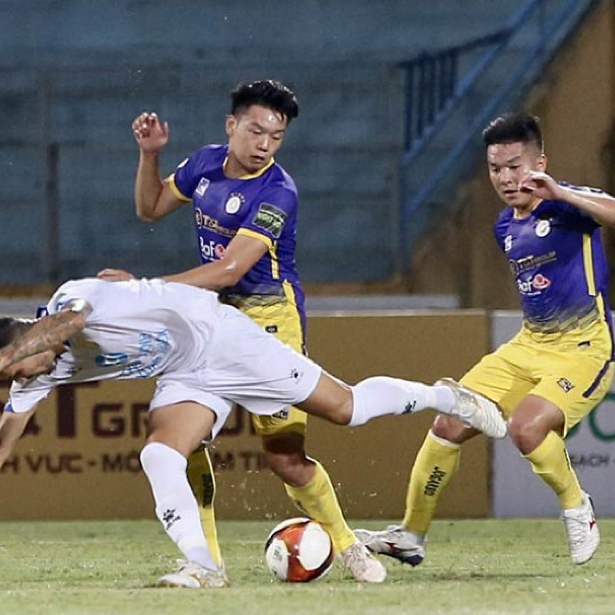 - Trực tiếp bóng đá Hà Nội - Nam Định: Tuấn Hải mở tỷ số từ quả phạt góc (V-League)