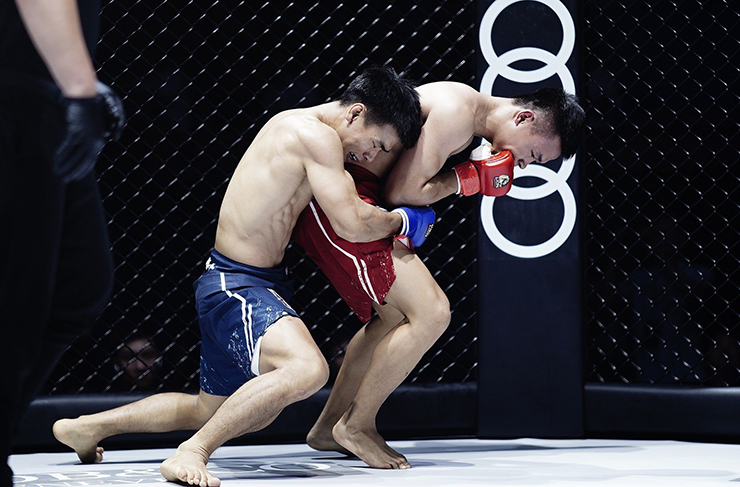 Trần Ngọc Lượng trở lại sàn MMA sau tranh cãi, tung đòn hiểm thắng knock-out - 4