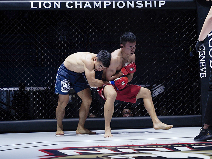 Trần Ngọc Lượng trở lại sàn MMA sau tranh cãi, tung đòn hiểm thắng knock-out - 5