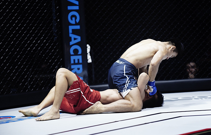 Trần Ngọc Lượng trở lại sàn MMA sau tranh cãi, tung đòn hiểm thắng knock-out - 2