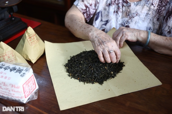 Tiệm trà cổ 70 năm ở TPHCM, giá 10 triệu đồng/kg vẫn "hút" khách - 1