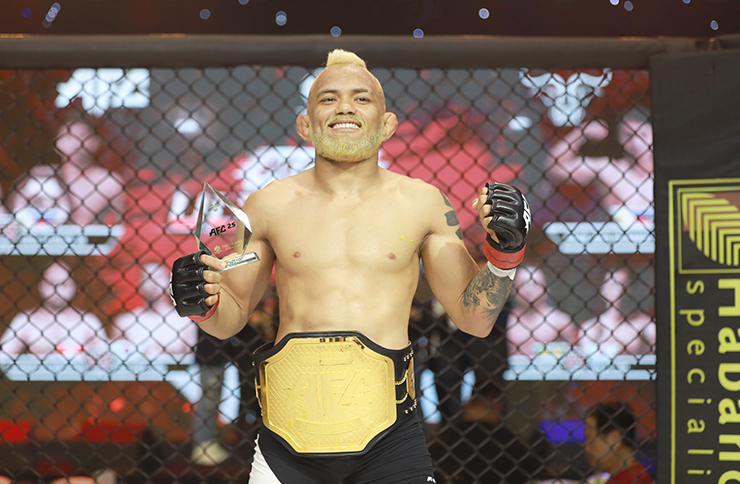 Võ sĩ Robson Oliveira trở lại sàn MMA, thắng knock-out đẳng cấp - 2