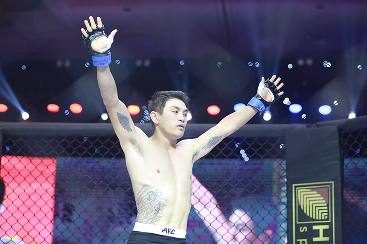 Võ sĩ Robson Oliveira trở lại sàn MMA, thắng knock-out đẳng cấp - 5