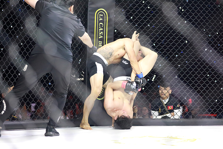Võ sĩ Robson Oliveira trở lại sàn MMA, thắng knock-out đẳng cấp - 4