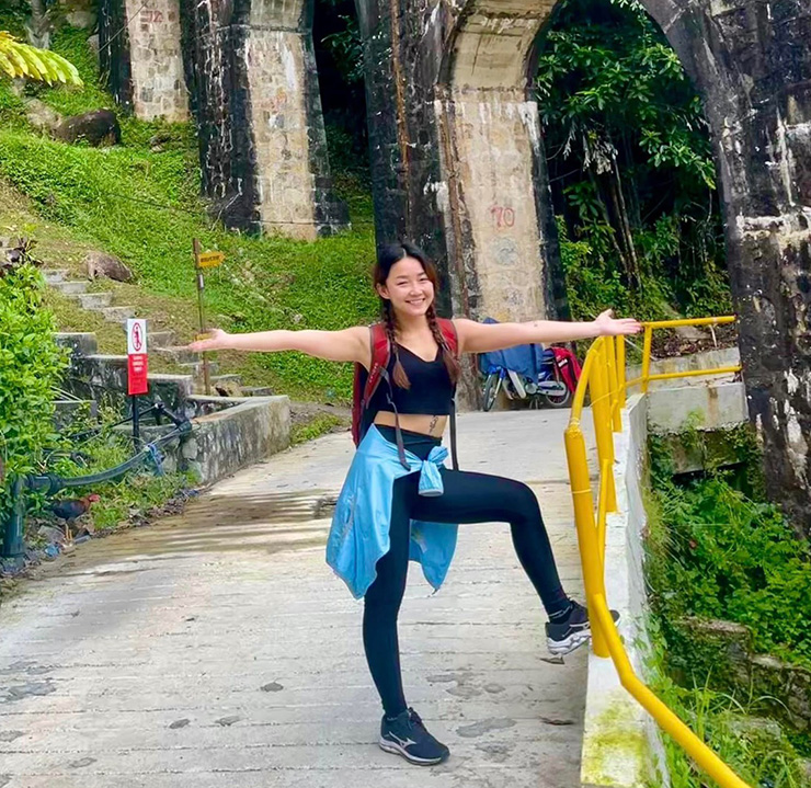 Cô giáo Yoga xinh đẹp Kim Kapie vòng ba 96 cm, vừa mê vừa sợ chạy bộ - 14