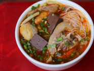 Bún bò Huế ‘thập toàn, ngũ đắc’