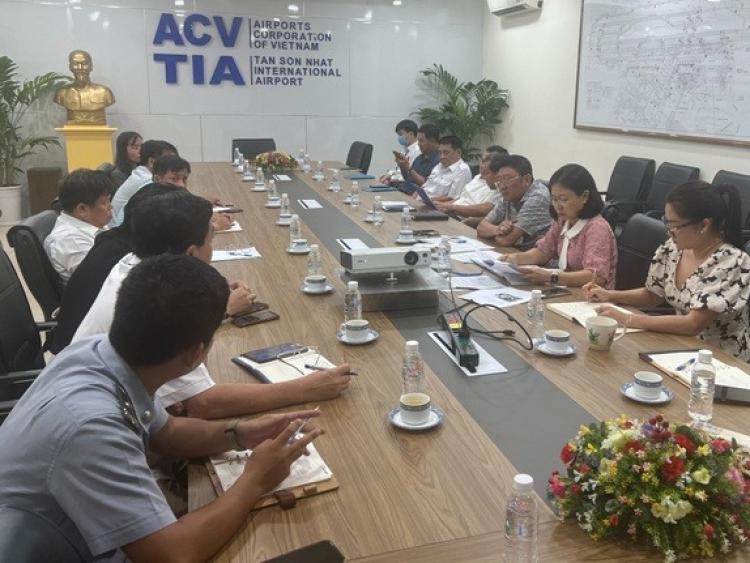 Tạm dừng hoạt động 2 hãng taxi gian lận giá gấp 10 lần ở Tân Sơn Nhất