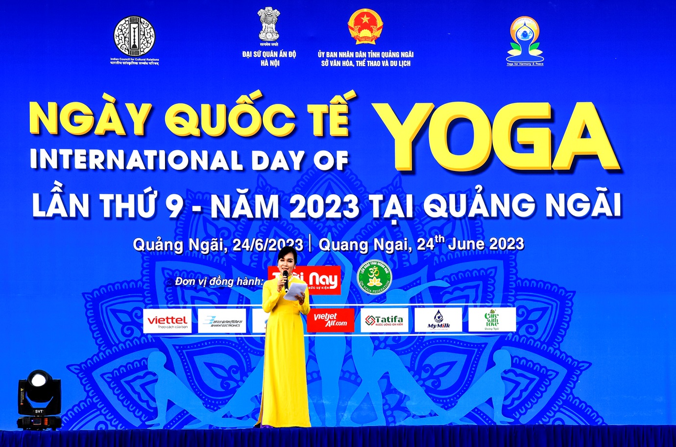 'thap lua lan toa yeu thuong' ky niem ngay quoc te yoga tai quang ngai - 3