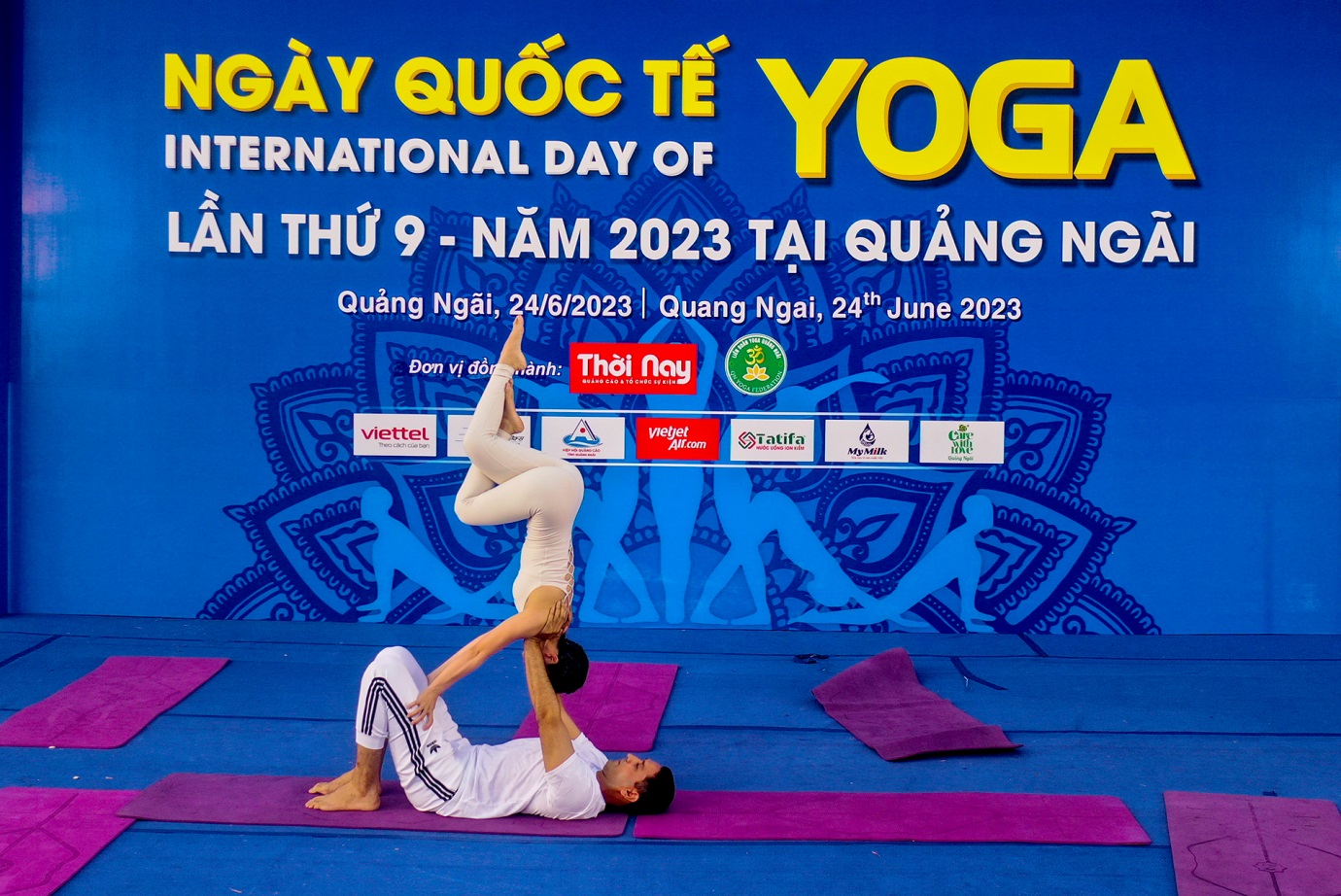 'thap lua lan toa yeu thuong' ky niem ngay quoc te yoga tai quang ngai - 7