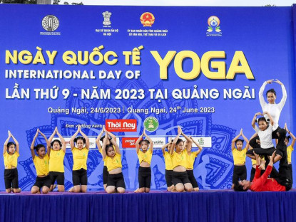 Chuyện hay - 'Thắp lửa lan tỏa yêu thương' kỷ niệm ngày Quốc tế Yoga tại Quảng Ngãi