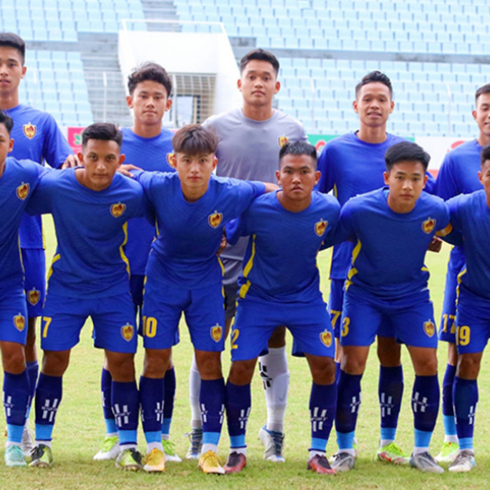 Thể thao - Xe chở đội trẻ Quảng Nam gặp nạn, một cầu thủ thiệt mạng