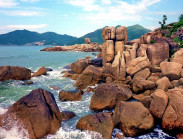 Hòn Chồng - Hòn Vợ: Người khổng lồ trượt chân hay mối tình sắt son trên đá?