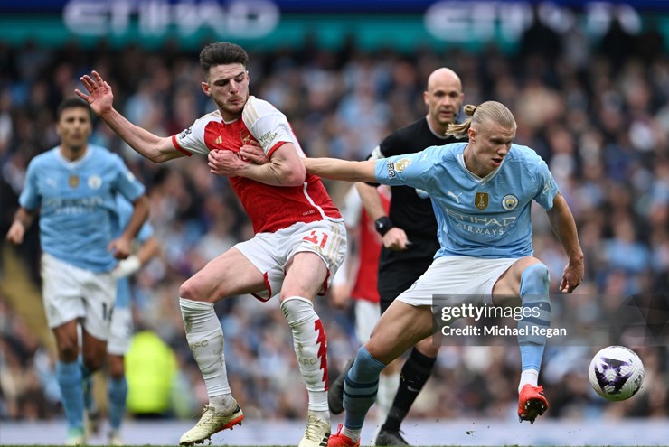 Pep "ghen tị" vì Real có lịch thi đấu dễ hơn Man City, Ancelotti phản bác - 1