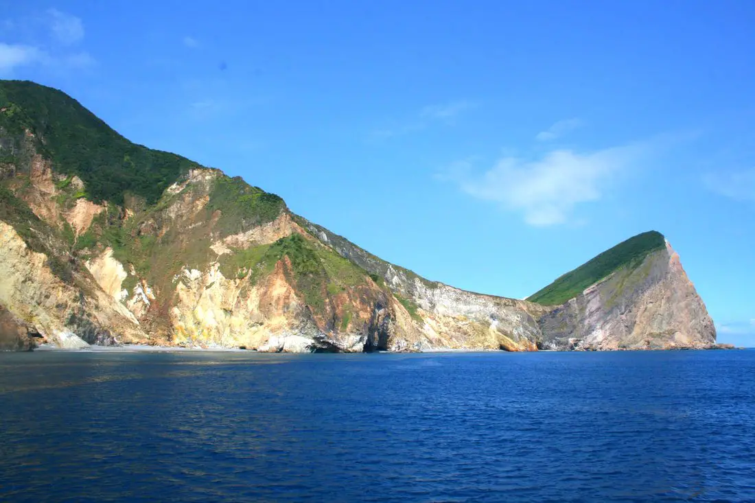 Đảo Rùa lừng danh ở Đài Loan bị mất phần đầu sau động đất - 1