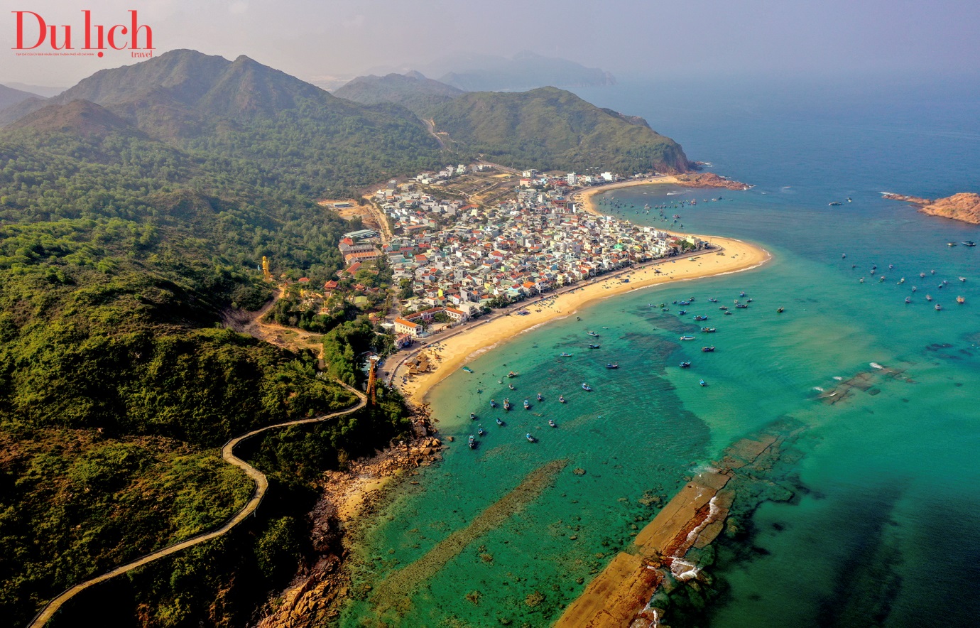 bai reu xanh muot hut du khach den binh dinh - 1