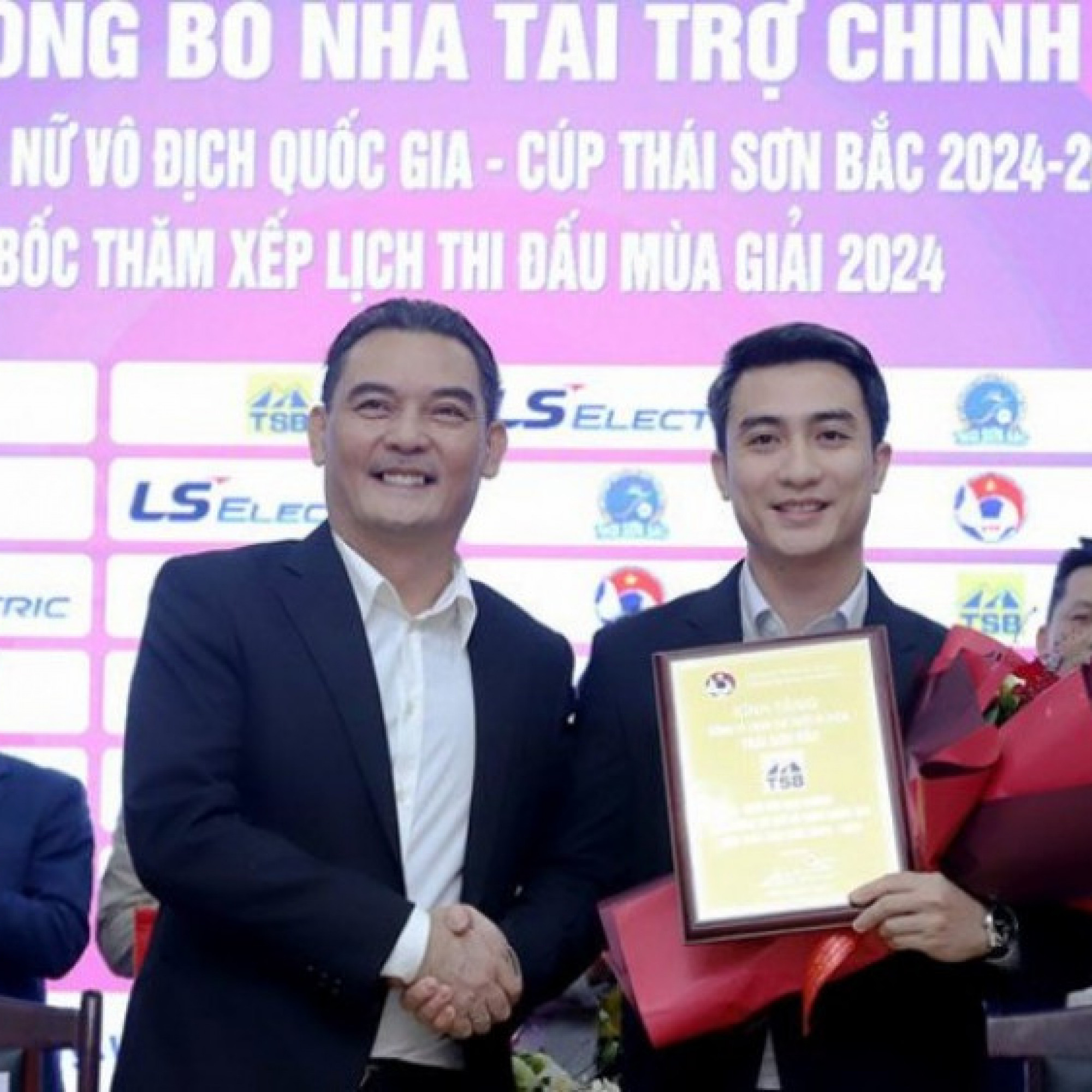 Thể thao - Nhà vô địch bóng đá nữ Việt Nam được thưởng 500 triệu đồng, có cơ hội tranh tài Cup C1 châu Á