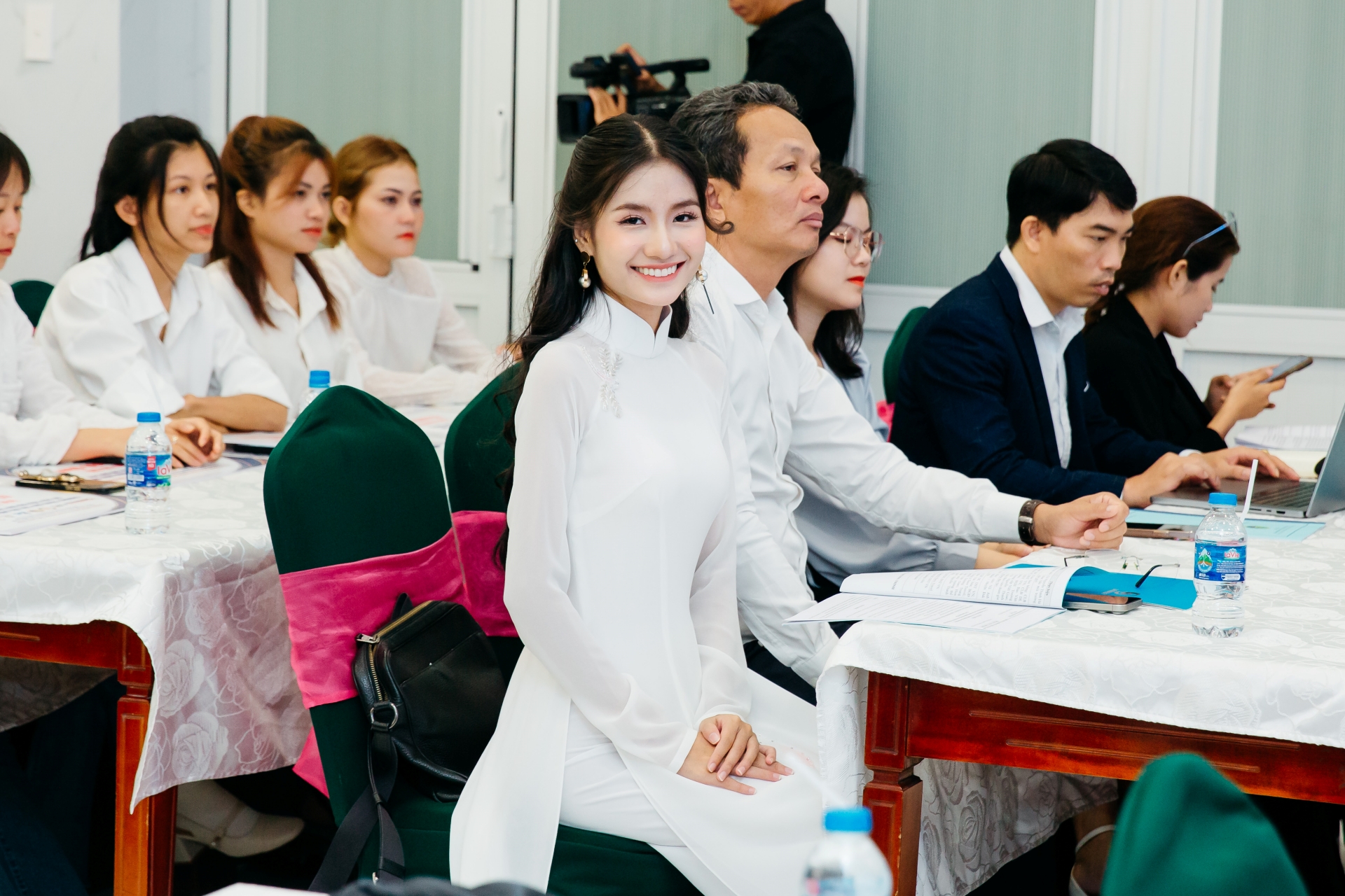 Hoa hậu Nguyễn Thanh Hà chung tay quảng bá du lịch Kon Tum theo hướng bền vững - 1