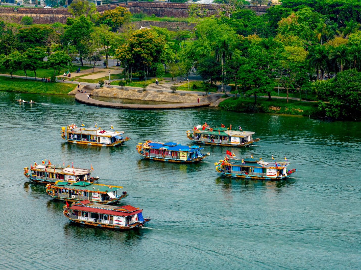 Lễ hội Điện Huệ Nam: Rực rỡ sắc màu văn hóa trên sông Hương - 15