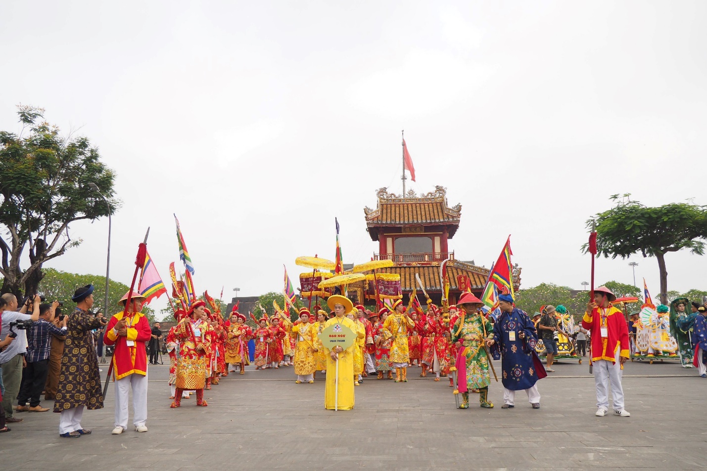 Lễ hội Điện Huệ Nam: Rực rỡ sắc màu văn hóa trên sông Hương - 8