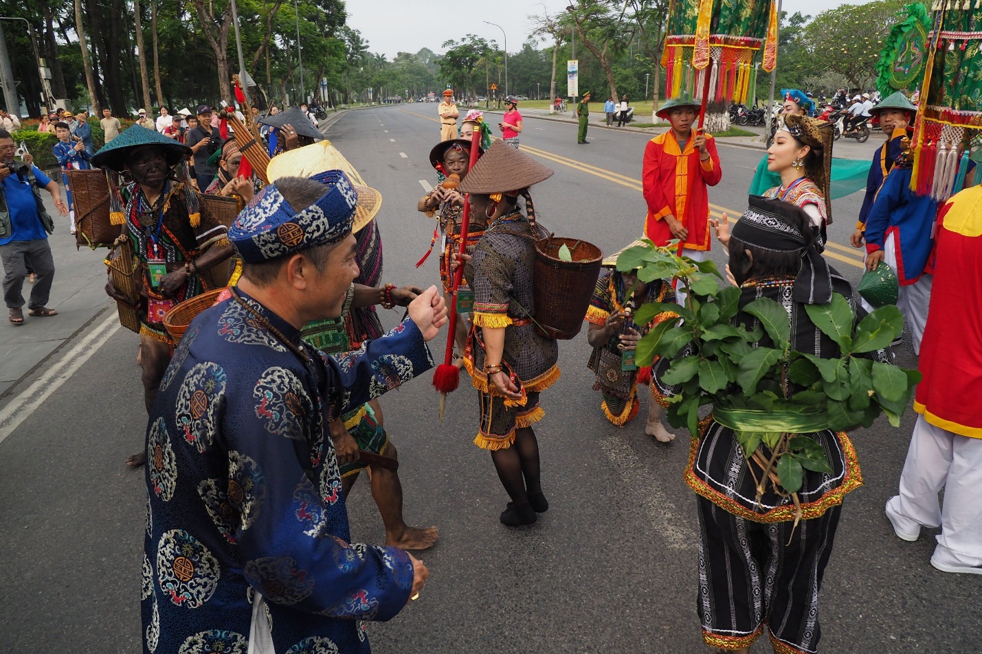 Lễ hội Điện Huệ Nam: Rực rỡ sắc màu văn hóa trên sông Hương - 9