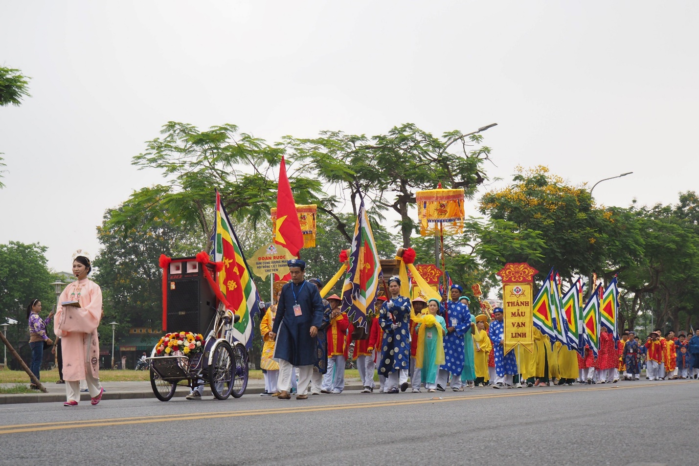 Lễ hội Điện Huệ Nam: Rực rỡ sắc màu văn hóa trên sông Hương - 5