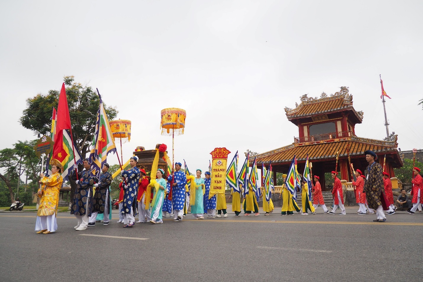 Lễ hội Điện Huệ Nam: Rực rỡ sắc màu văn hóa trên sông Hương - 6