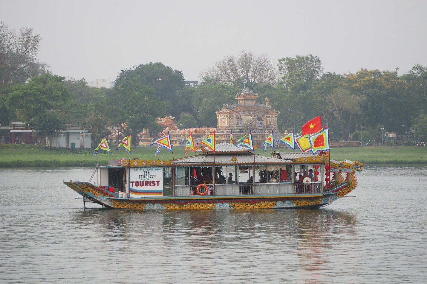 Lễ hội Điện Huệ Nam: Rực rỡ sắc màu văn hóa trên sông Hương - 14