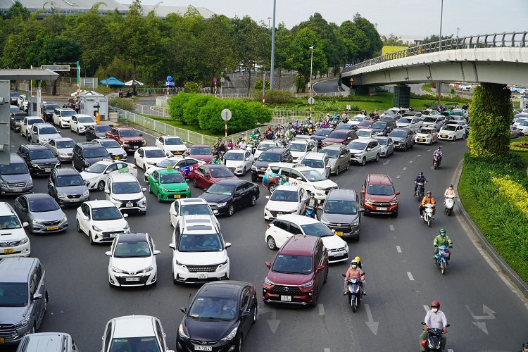 TP.HCM: Tìm giải pháp giao thông cho khu vực sân bay Tân Sơn Nhất - 3