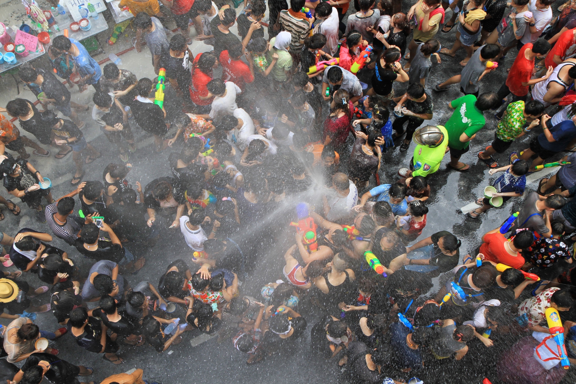 Songkran: Lễ hội té nước truyền thống mang đến sự khởi đầu mới - 5
