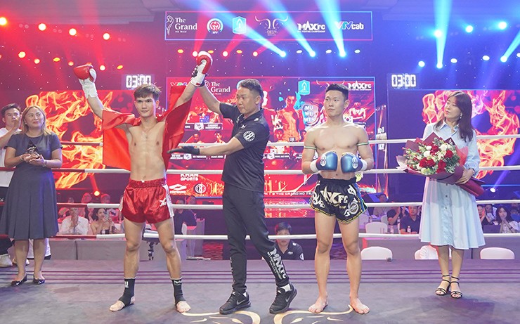 Nhà vô địch kickboxing Việt Nam hạ gục cao thủ Hàn Quốc chưa đầy 1 phút - 1